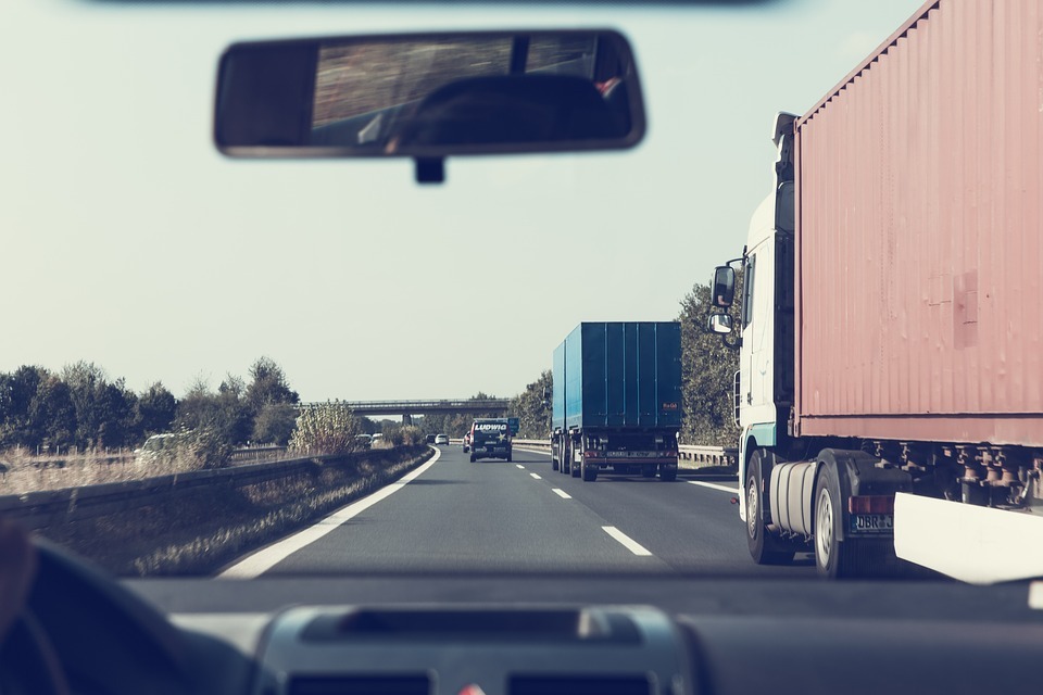 Difference between Rigid Frame and 20 & 40 Footer Container Trailers
